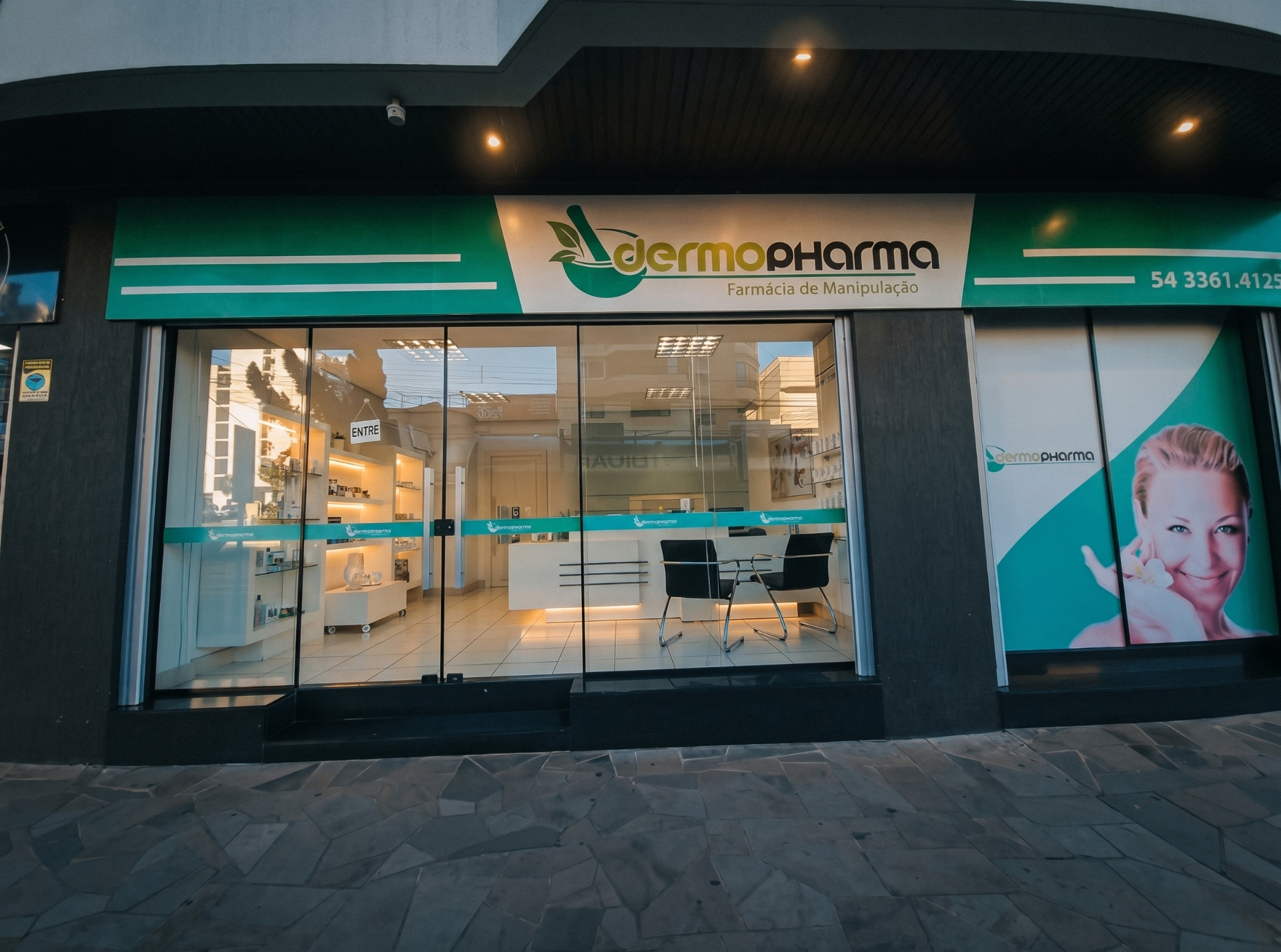 Fachada da DermoPharma em Sarandi/RS